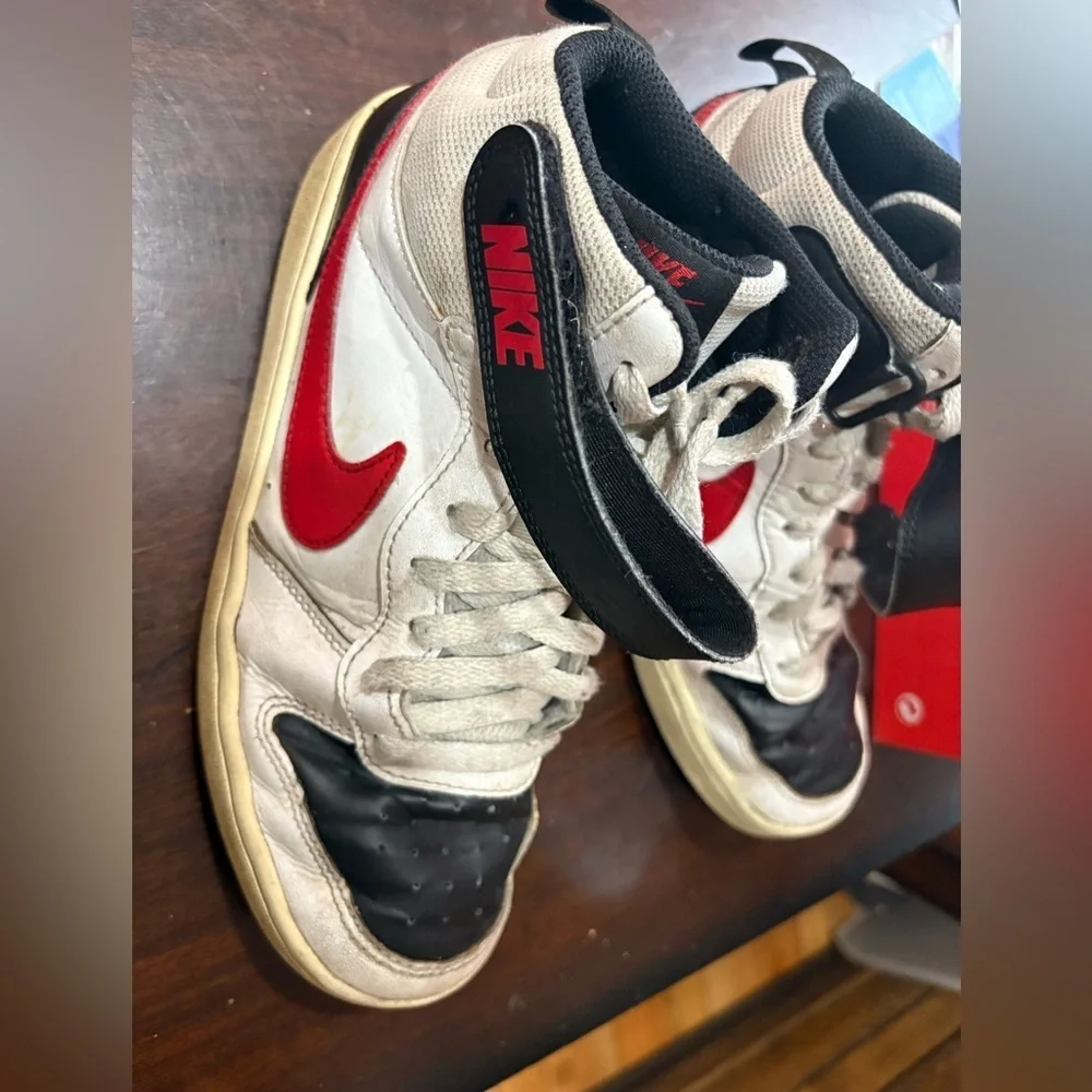 Nike White and Black Nike Court Borough Mid 2 Kids 6.5 Sneaker